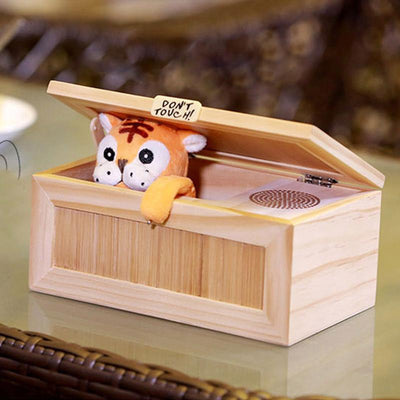Lustiger Tiger in einer Box