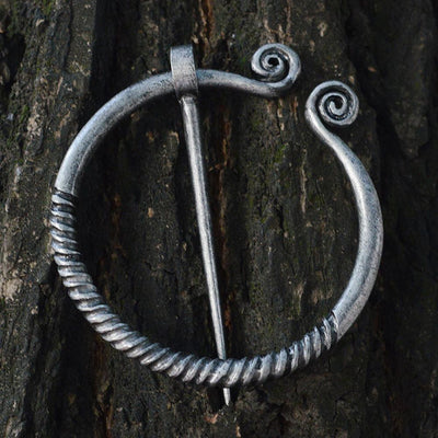 Retro Viking Cape Brosche