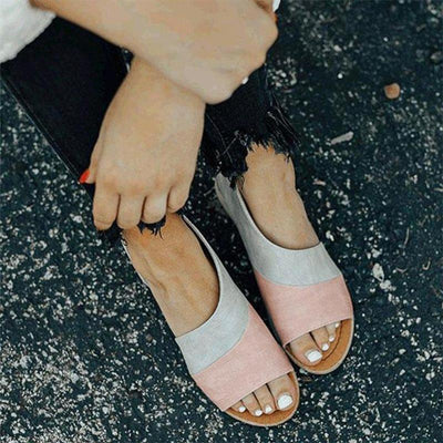 Bequeme gestückelte Sandalen für den Sommer