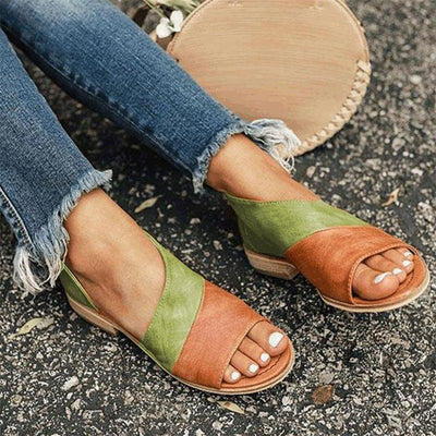 Bequeme gestückelte Sandalen für den Sommer