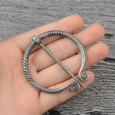 Retro Viking Cape Brosche